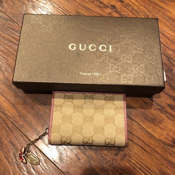 gucci hanging wallet